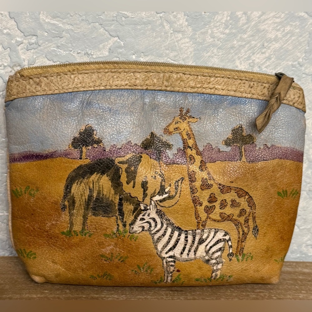 Emiy Ann Of Boca Raton  Vintage
Leather pouch/clutch Hand-painted safari design